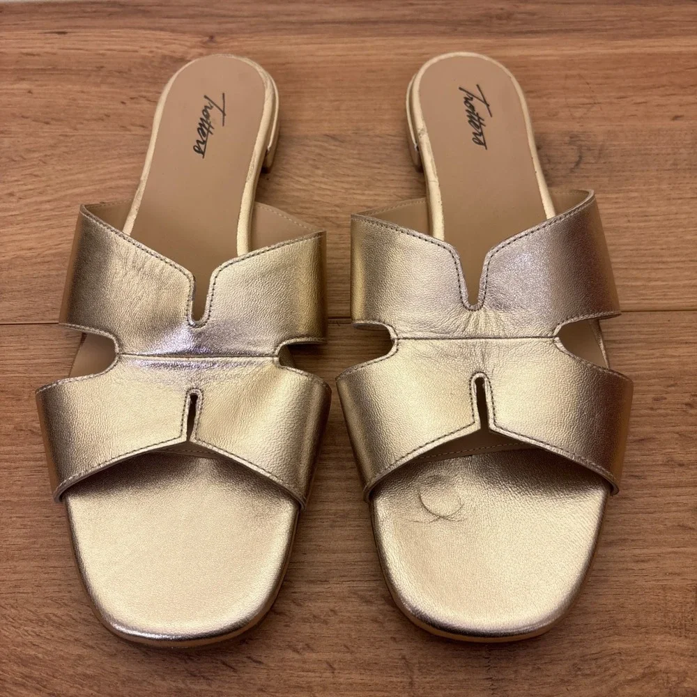 TROTTERS Nell Slide Sandal Women Size 11 Gold Leather Slip On Flat Summer Resort